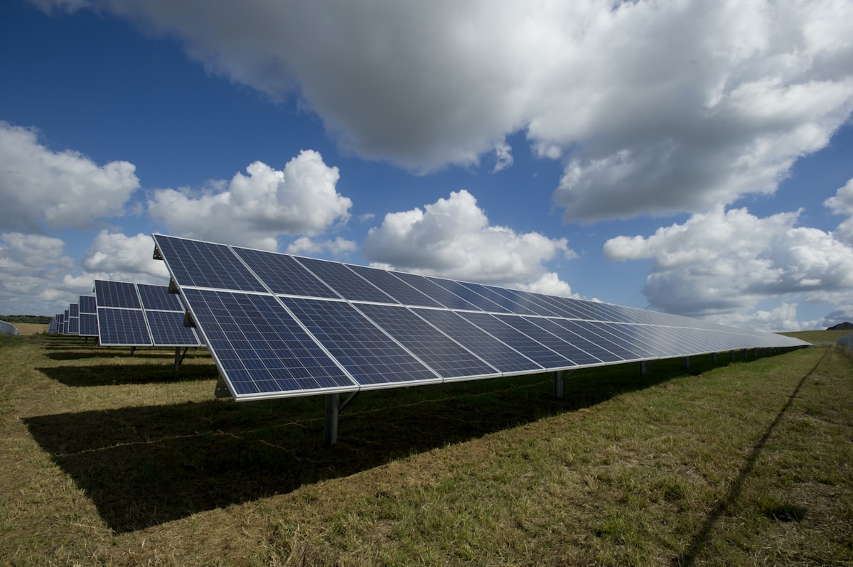 Solar roofs on commercial buildings: a quiet revolution
